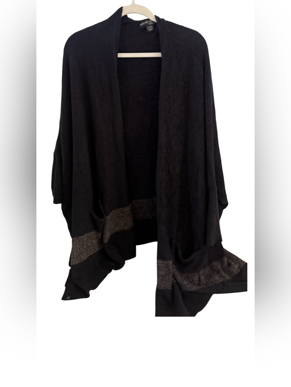 NWOT Barefoot Dreams Sweater wrap